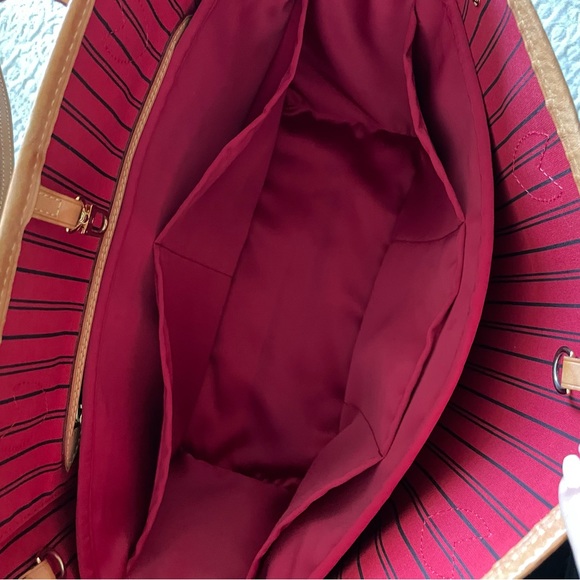 Louis Vuitton Neverfull MM Cerise - Picture 7 of 16